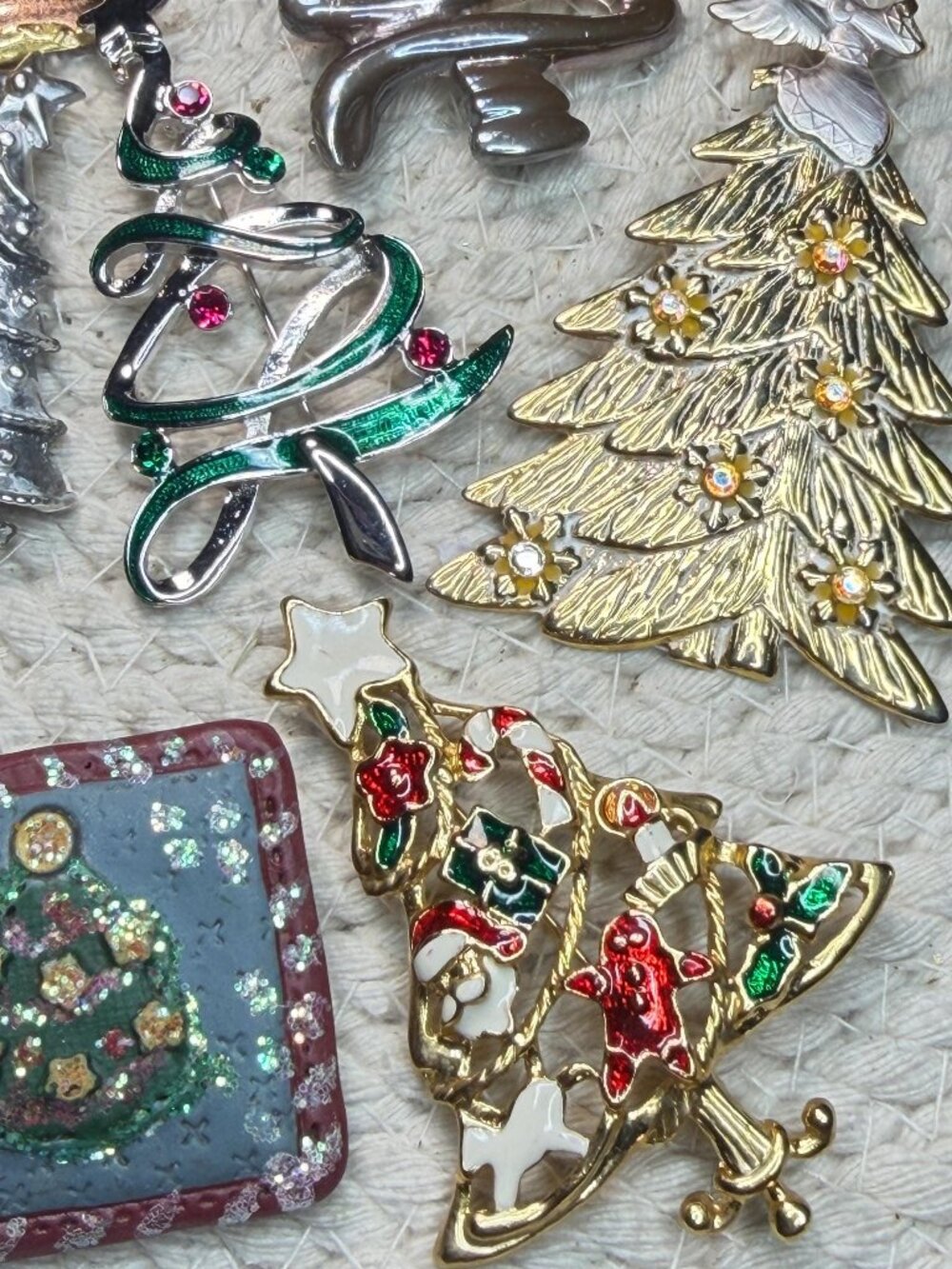 Christmas Tree Brooch Lot of 16 | Vintage Modern | Jewelry Tree Craft Collection - Picture 11 of 15